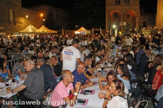 Cene in piazza, arrivano torta e cavatelli