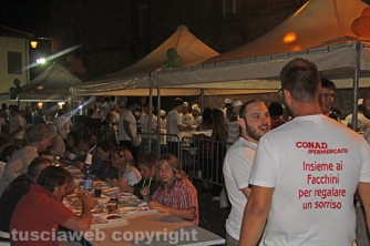 Facchini di santa Rosa - Cene in piazza 2016