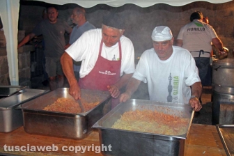 Le penne sotto la macchina di santa Rosa
