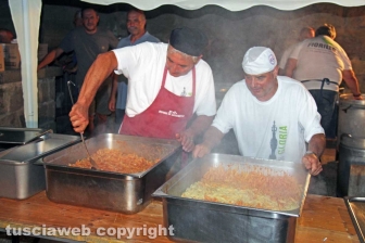 Le penne sotto la macchina