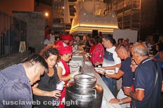 Le penne sotto la macchina di santa Rosa