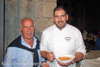 Penne sotto la macchina