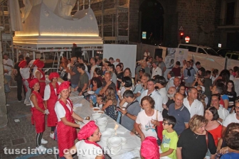 Le penne sotto la macchina di santa Rosa