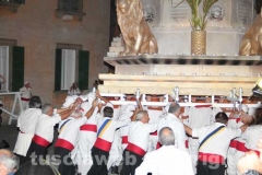 Cento fantastiche foto della Macchina e dei facchini