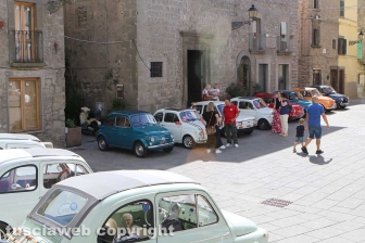 Cento mitiche Fiat 500 invadono Vitorchiano
