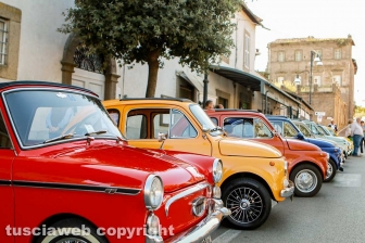 Cento mitiche Fiat 500 invadono Vitorchiano
