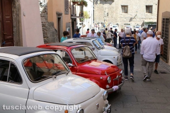 Cento mitiche Fiat 500 invadono Vitorchiano