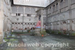 Cento presepi nel chiostro del Bramante