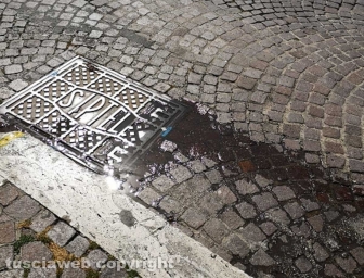 Viterbo - Acqua di fogna su via Ascenzi