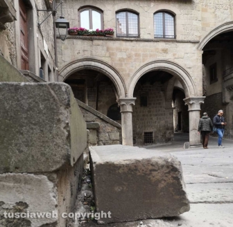 Viterbo - Uno scalino abbattuto a San Pellegrino