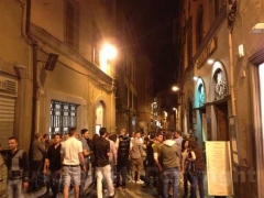 Le auto in centro la sera