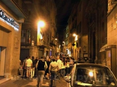 Le auto in centro la sera