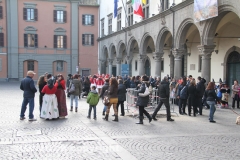 La calza dei record sfila in città
