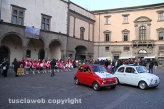 La calza dei record sfila in città