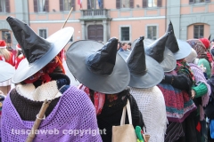 La calza dei record sfila in città