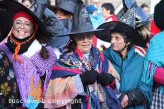La calza dei record sfila in città
