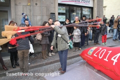 La calza dei record sfila in città