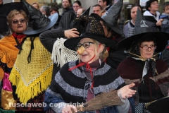 La calza dei record sfila in città