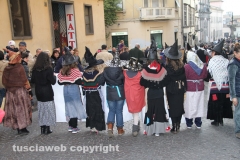 La calza dei record sfila in città