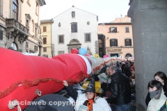 La calza dei record sfila in città