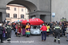 La calza dei record sfila in città