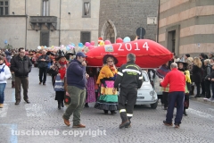 La calza dei record sfila in città