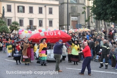 La calza dei record sfila in città