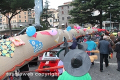 La calza dei record sfila in città