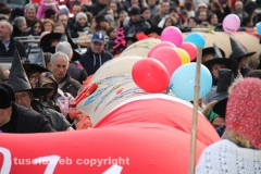 La calza dei record sfila in città