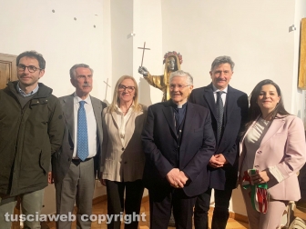 Viterbo - La cerimonia di posizionamento dell'opera di Santa Rosa restaurata all’interno del monastero