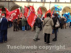 La manifestazione in piazza del Comune