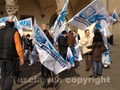 La manifestazione in piazza del Comune