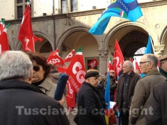 La manifestazione in piazza del Comune