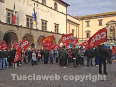 La manifestazione in piazza del Comune