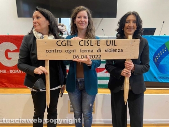 Cgil, Cisl e Uil piantano un albero per le vittime di femminicidio