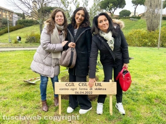 Cgil, Cisl e Uil piantano un albero per le vittime di femminicidio