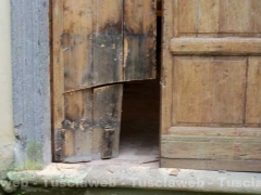 Le immagini della chiesa di San Terenziano, sfregiata dai vandali