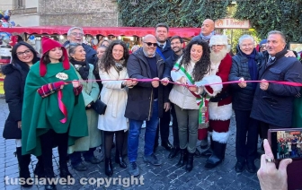 Viterbo - Chiara Frontini al taglio del nastro del Christmas village