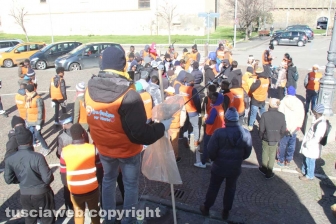 Cittadini e studenti al lavoro per "Puliamo Viterbo"