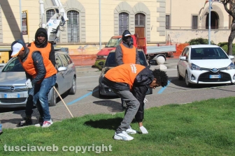 Cittadini e studenti al lavoro per "Puliamo Viterbo"