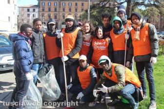Cittadini e studenti al lavoro per "Puliamo Viterbo"