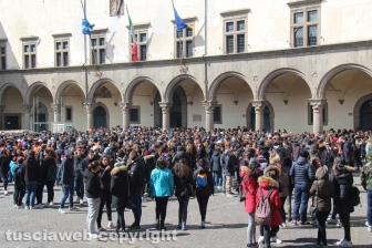 Cittadini e studenti al lavoro per "Puliamo Viterbo"