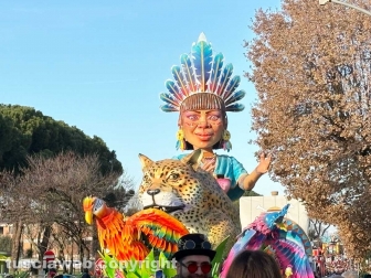 Carnevale - Civita Castellana - La sfilata di carri e maschere