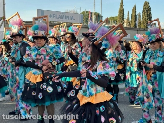 Carnevale - Civita Castellana - La sfilata di carri e maschere