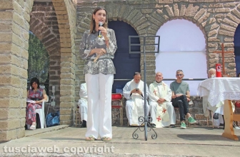 Viterbo - Claudia Koll alla comunità della Quercia