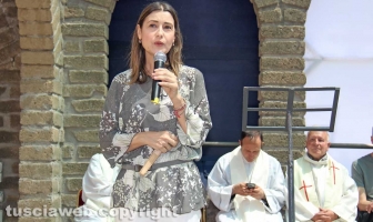Viterbo - Claudia Koll alla comunità della Quercia