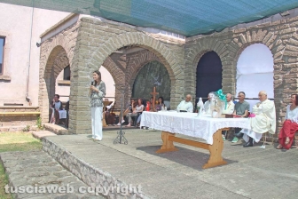 Viterbo - Claudia Koll alla comunità della Quercia