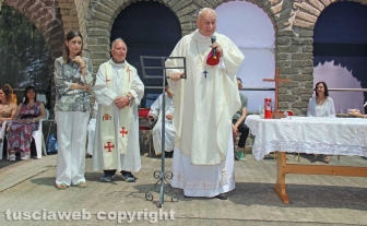 Viterbo - Claudia Koll alla comunità della Quercia
