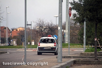 Viterbo - Colpi di pistola al semaforo