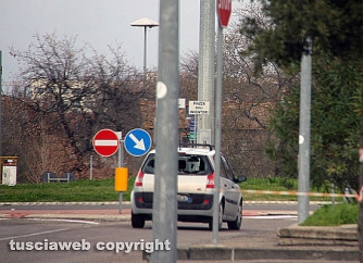 Viterbo - Colpi di pistola al semaforo